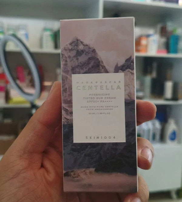 ضد آفتاب رنگی سنتلا Poremizing SPF50+ حجم 50 میل