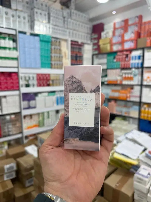 ضد آفتاب رنگی سنتلا Poremizing SPF50+ حجم 50 میل