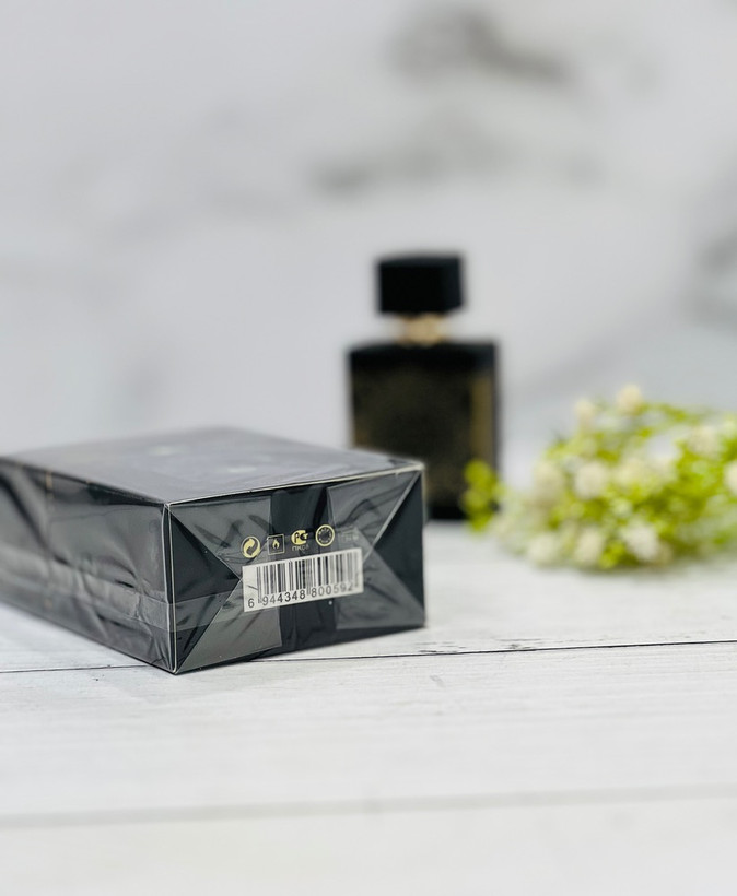 ادکلن : Badee Al Oud Black (بدیع العود مشکی)